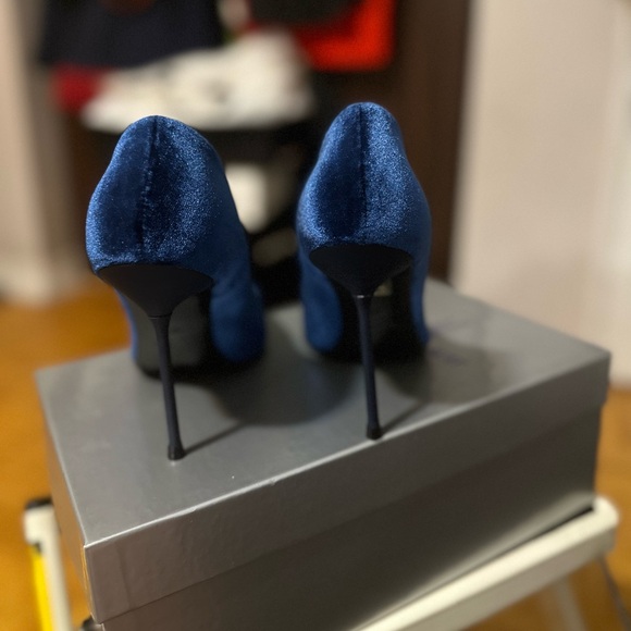 Mary Claud Royal Blue Velour Pumps New - Picture 11 of 12